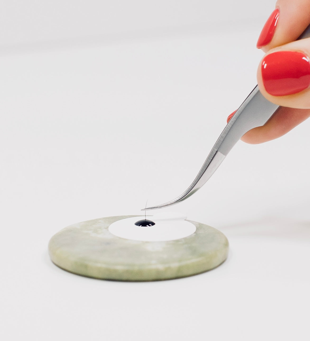Eyelash extension glue drying time