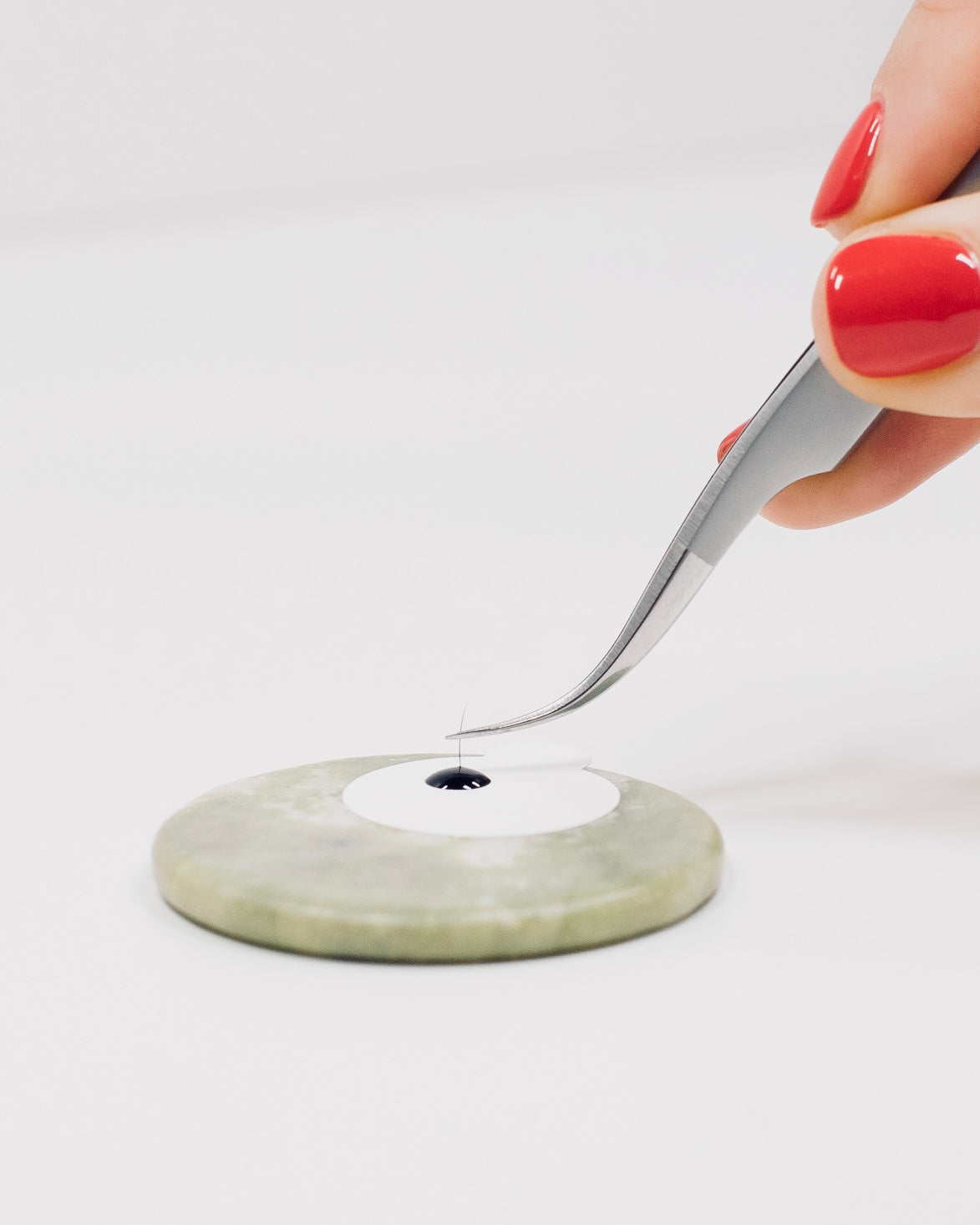 Eyelash extension glue drying time