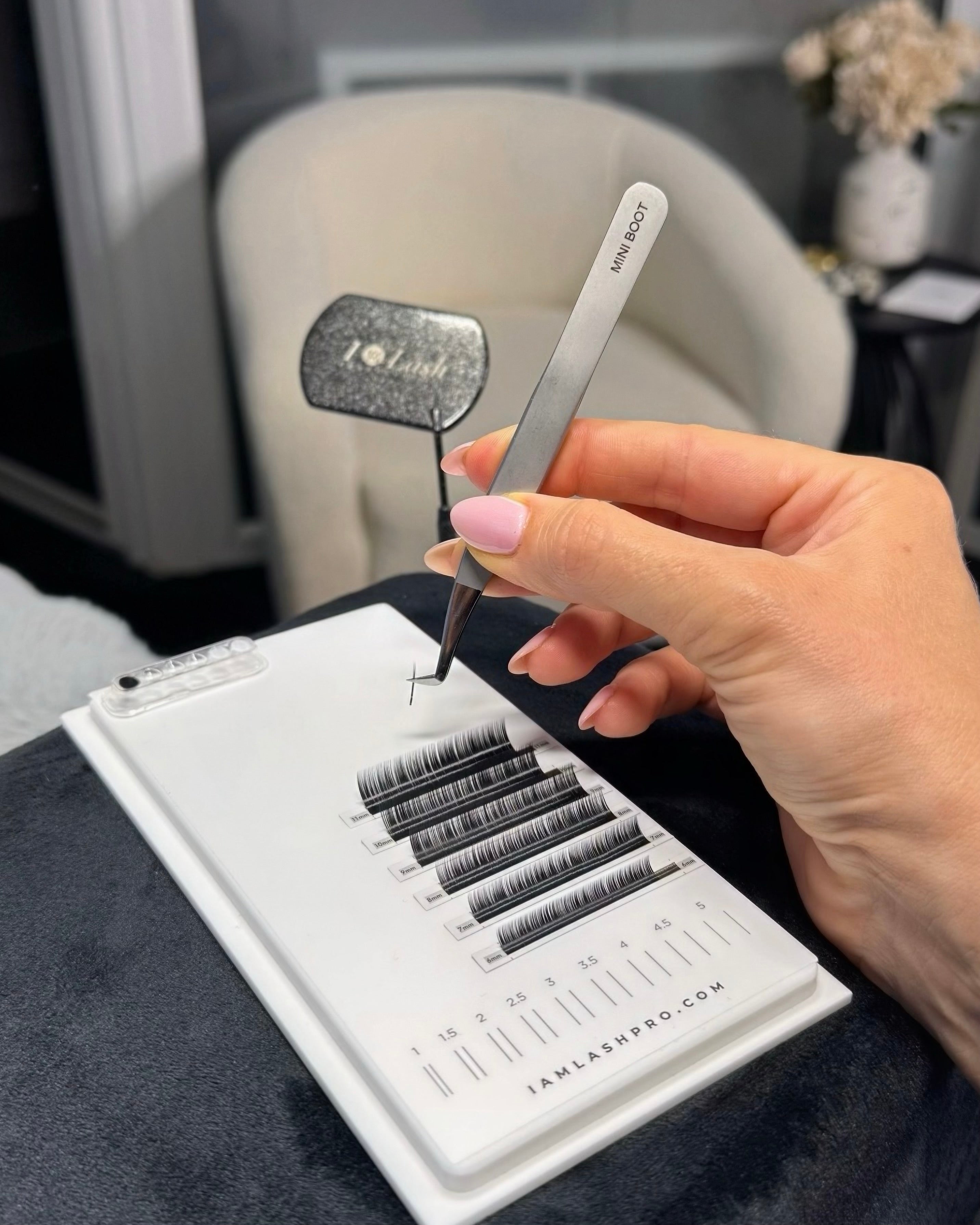 How to Survive Busy Season as a Lash Artist