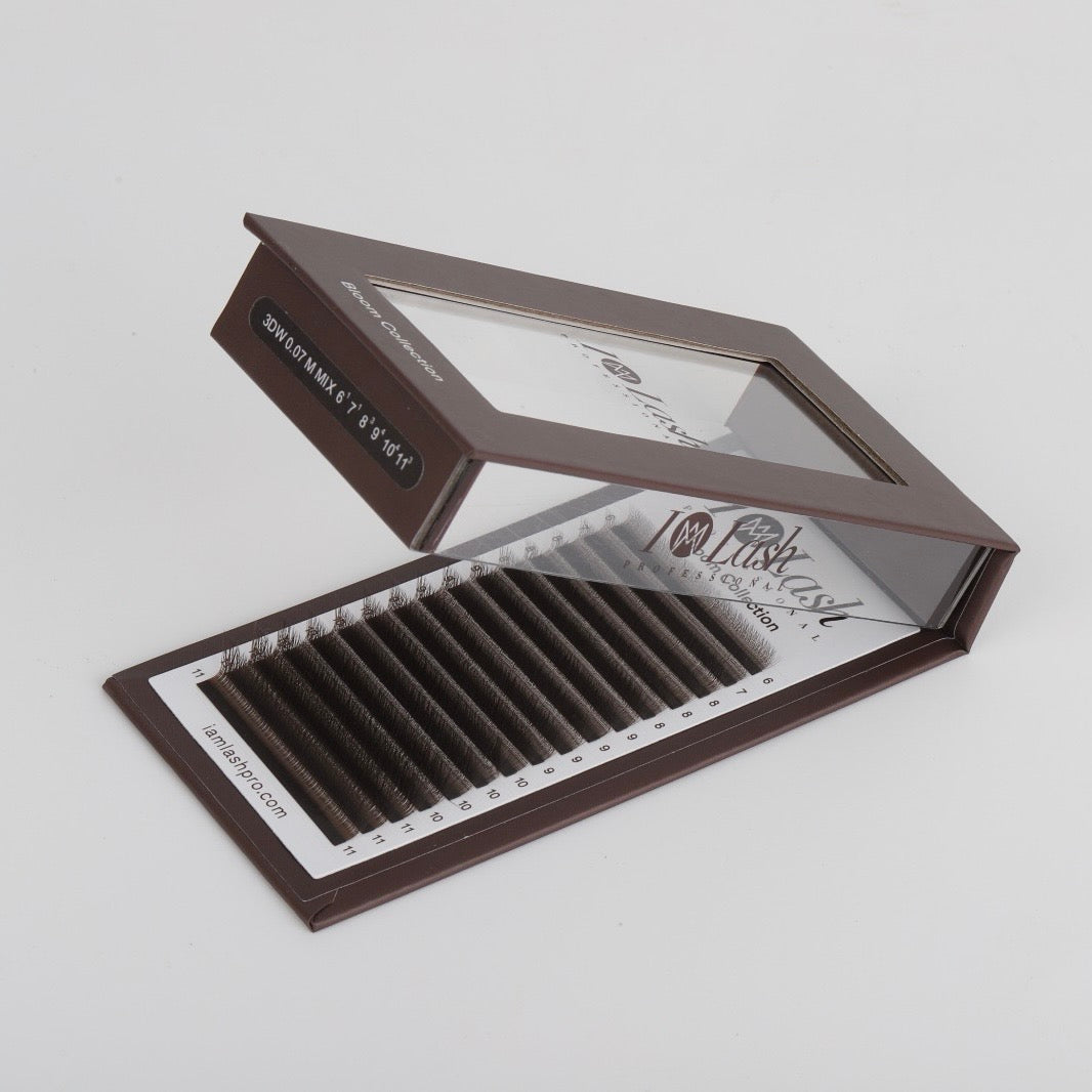 Brown 3DW pre-made eyelash extension fans from I AM Lash, showcasing natural, voluminous lash fans with precise curl and length.