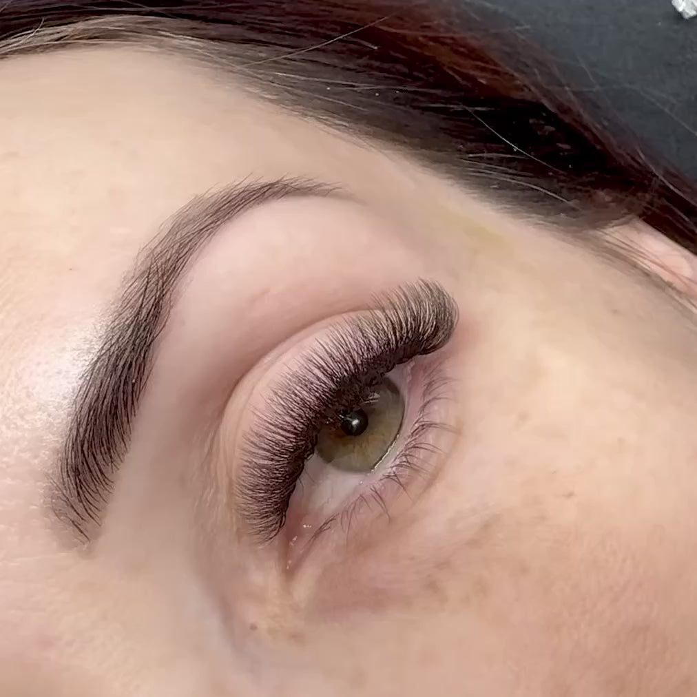 4D Volume lashes. W eyelash extensions. 